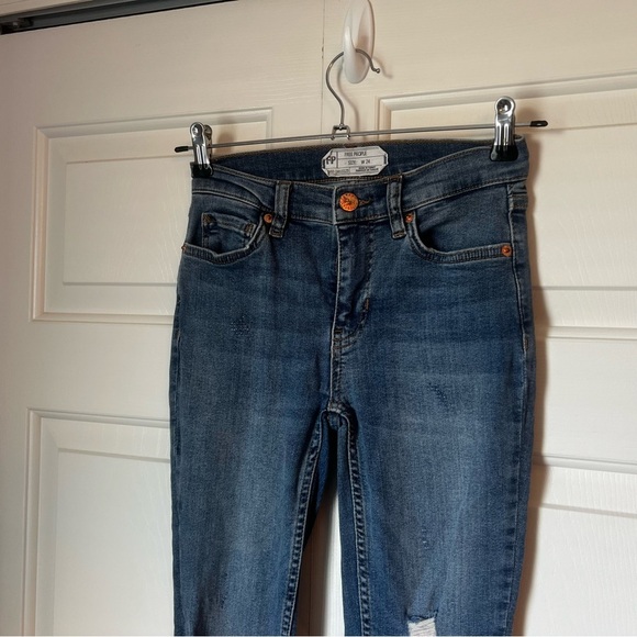 Women’s Free People Great Heights Frayed Skinny Jeans - Picture 5 of 8